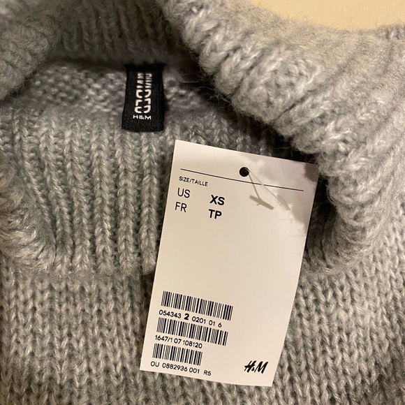 H&M Turtleneck Sweater BNWT! - Picture 3 of 3